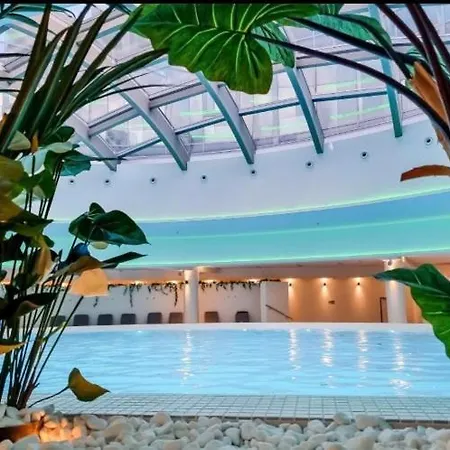 Hanza Tower Lux Jacuzzi & Sauna & Pool Appartamento *